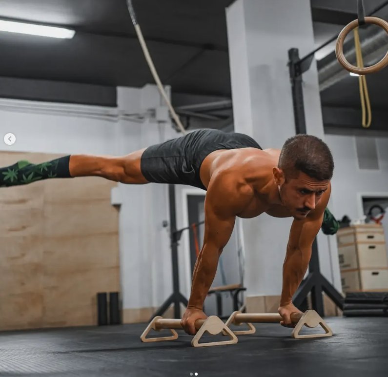Straddle planche en paralelas